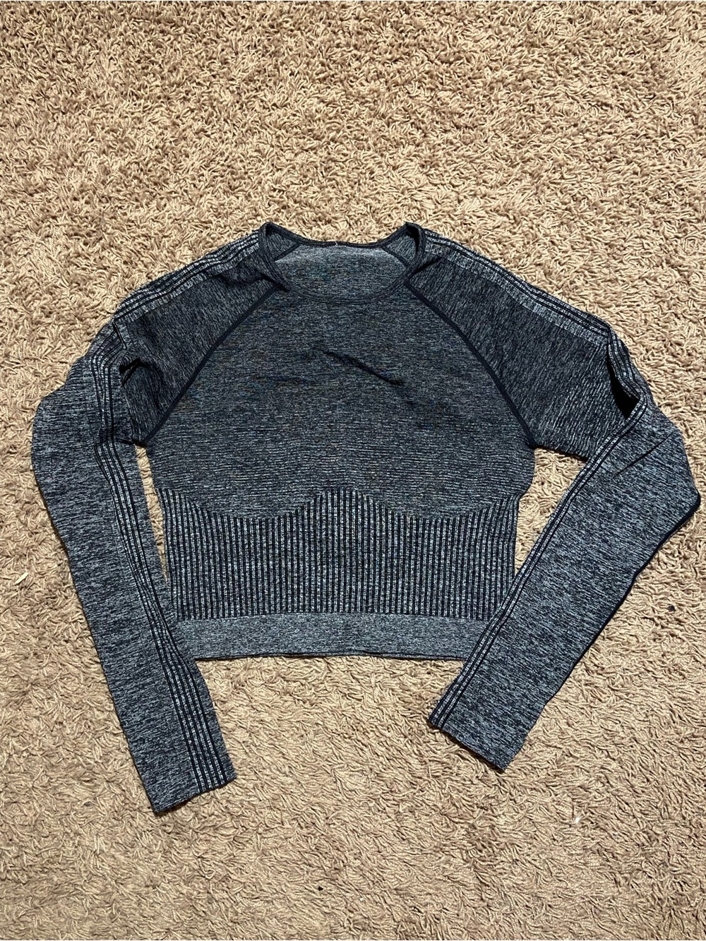 TOP - Fabletics Gray Seamless Long Sleeve Crop Top